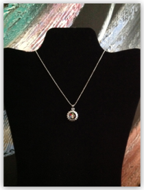 Necklace - Moving Crystals