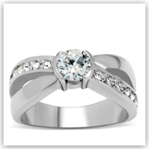 Ring - Cris Cross Center stone